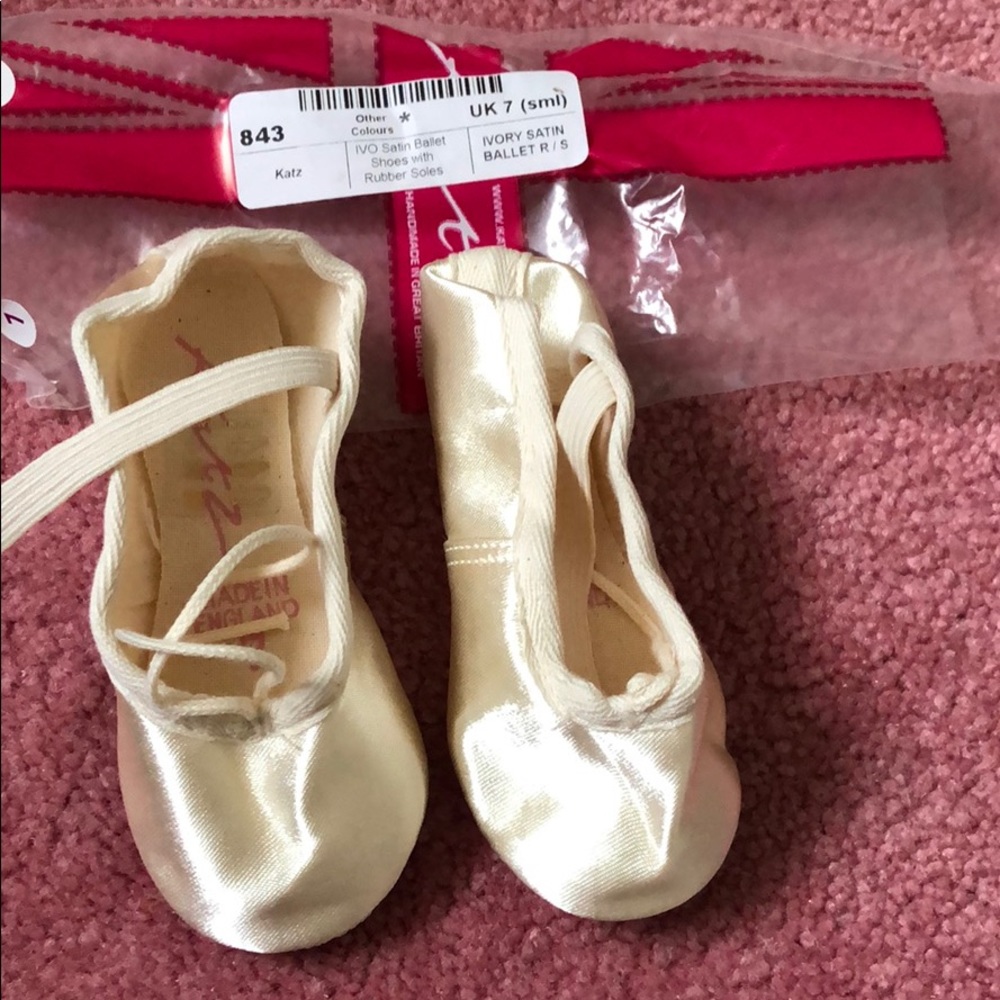 Ivory satin shoes size 7 for toddler.
